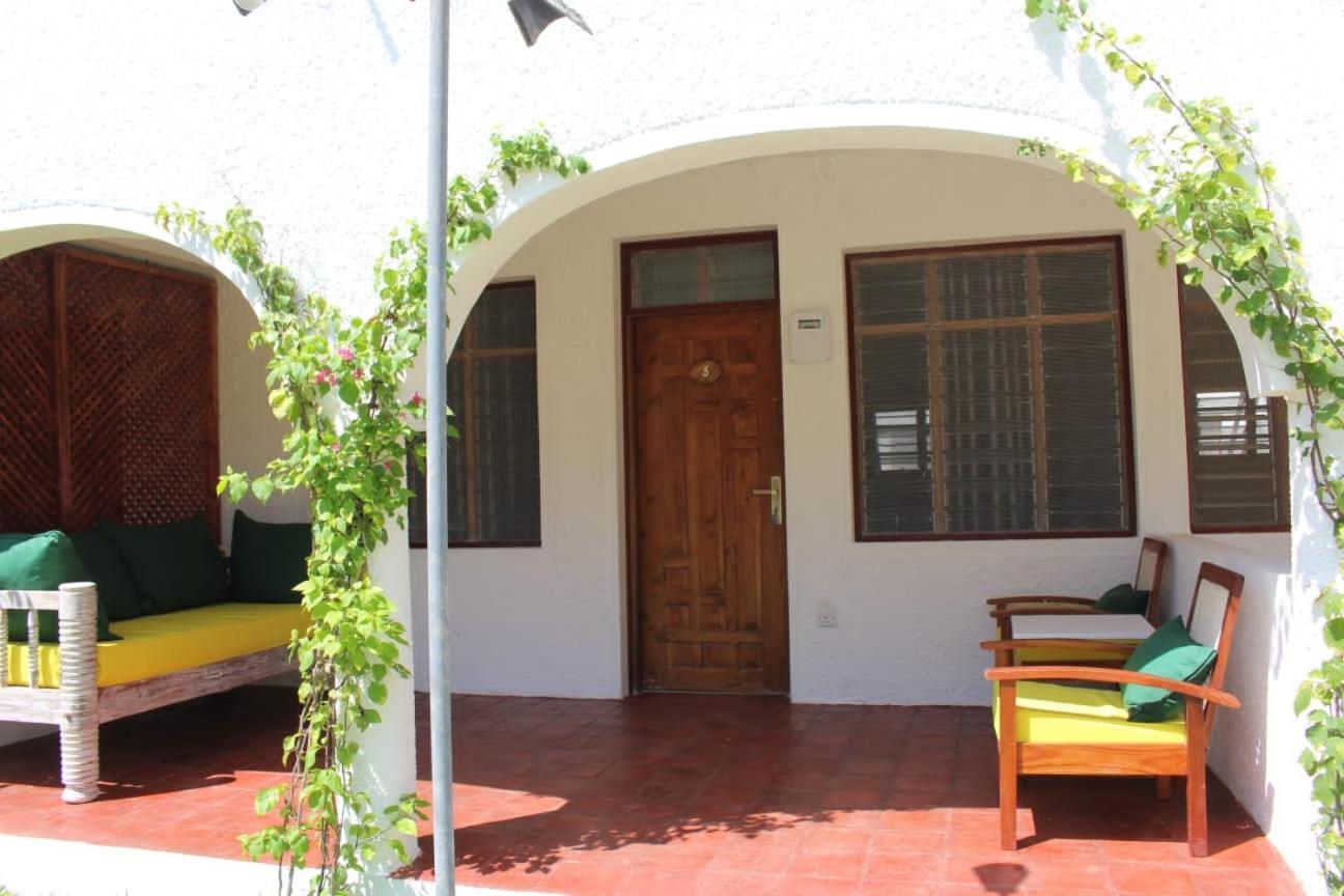 Kaleb'S Beachfront Serviced Studio Apartments Malindi Extérieur photo