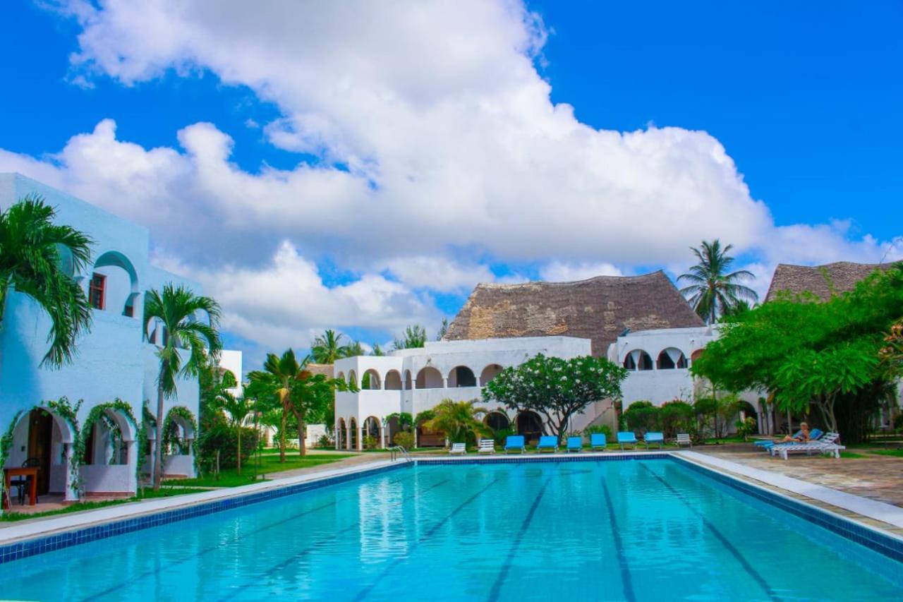Kaleb'S Beachfront Serviced Studio Apartments Malindi Extérieur photo